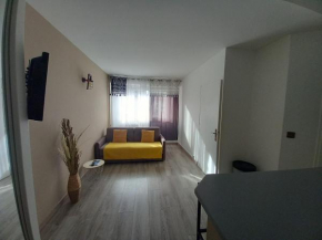 Appartement centre ville, proche gares, avec une petite place de parking